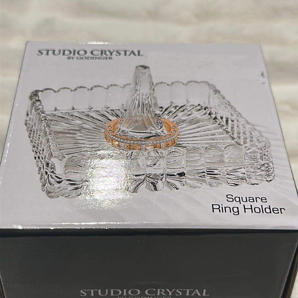 Studio Crystal by Godinger Square Ring Holder.